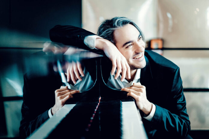 Il pianista Alexander Gadjiev