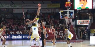 Reyer-Verona 80-57 Umana Reyer Venezia-Tezenis Verona, palla a due - foto notizieplus