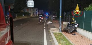 SI schianta in moto contro un palo della luce, morto un 61enne La moto finita contro il palo della luce in via Castellana