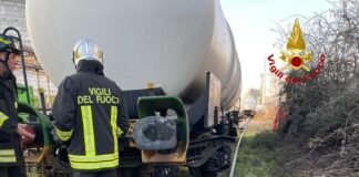 Petrolchimico, deragliano tre ferrocisterne vuote Le ferrocisterne deragliate