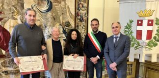 Domano l’incendio a Palazzo dei Trecento, il sindaco li premia