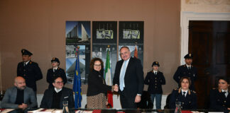 Permessi di soggiorno, nasce UNI-QUEST Il Questore di Venezia e la prof Tiziana Lippiello firmano l'accordo UNIQUEST ©Marco Sabadin/Vision