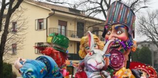 A Zelarino l’ultima sfilata dei carri allegorici Carri allegorici a Zelarino