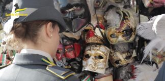 Feste di Carnevale: scoperte decine di lavoratori in nero o irregolari Controlli della Guardia di Finanza su articoli di Carnevale