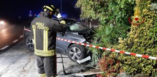 FOTONOTIZIA – Musile, auto va a sbattere contro un muretto: un ferito Musile di Piave, i Vigili del Fuoco sul luogo dell'incidente