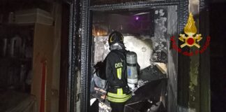 FOTONOTIZIA – Favaro, incendio in un condominio: una persona intossicata Incendio a Favaro Veneto, l'intervento di spegnimento dei Vigili del Fuoco