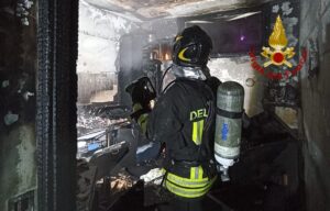 Incendio a Favaro Veneto, l'intervento di spegnimento dei Vigili del Fuoco