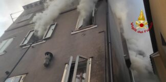 FOTONOTIZIA – A fuoco un appartamento, un uomo ustionato L'appartamento in fiamme a Chioggia