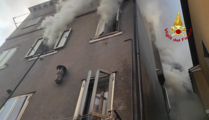L'appartamento in fiamme a Chioggia