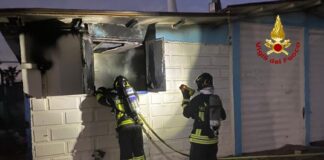 FOTONOTIZIA – Chioggia, in fiamme un chiosco da spiaggia Il chiosco da spiaggia andato a fuoco
