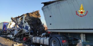 FOTONOTIZIA – Cinque incidenti tra mezzi pesanti in A4 I mezzi pesanti incidentati in autostrada A4