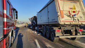I mezzi pesanti incidentati in autostrada A4