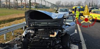 FOTONOTIZIA – Incidente frontale a Campalto, tre feriti I Vigili del Fuoco prestano soccorso dopo lo schianto frontale tra due auto