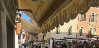 FOTONOTIZIA – Rotto un tubo dell’acqua, Lista di Spagna allagata Allagamenti in Lista di Spagna, a Cannaregio - foto Veritas
