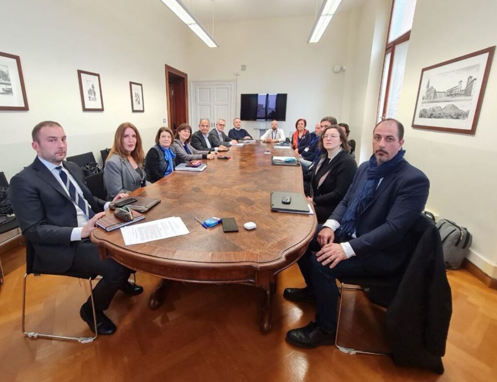 Il tavolo per l'accordo sulla Akzo Nobel