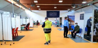 Verso l’ultimo giorno del Bocciodromo di Mirano: 170mila vaccinazioni e 90mila utenti in 454 giorni Bocciodromo di Mirano, alcuni momenti della campagna vaccinale