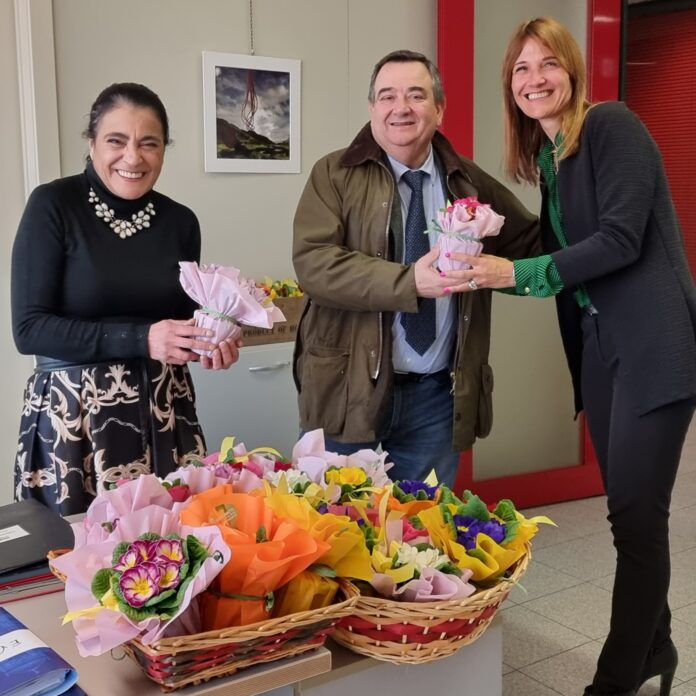 L'omaggio floreale del Direttore Contato alle donne dell'Ulss 3 Serenissima L'omaggio floreale del Direttore Contato alle donne dell'Ulss 3 Serenissima