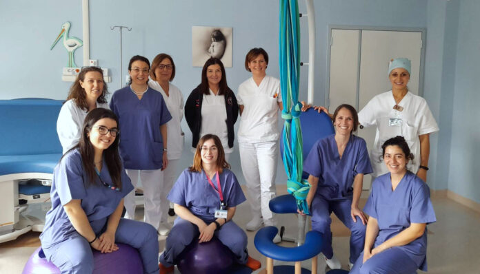 Alcune ostetriche, la dott.ssa Francescapaola Magazzino, alcune infermiere e personale sanitario dell’Ostetricia di San Donà