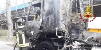 FOTONOTIZIA – Marghera, prende fuoco la motrice di un autoarticolato La motrice dell'autoarticolato andata in fiamme