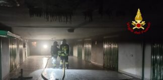 FOTONOTIZIA – Marcon, garage in fiamme: un intossicato Garage in fiamme a Marcon, le operazioni di spegnimento dei Vigili del Fuoco