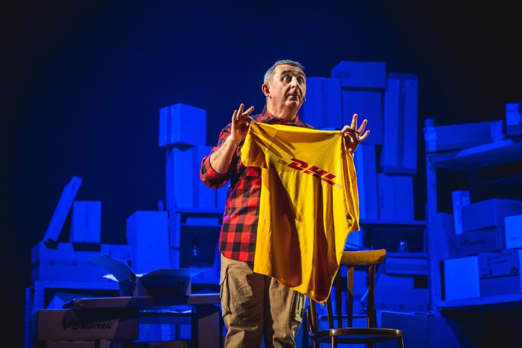 Vito in "La felicità è un pacco"