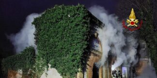 Al rogo l’ex ospedale “Pancrazio” di Mogliano, ipotesi incendio doloso