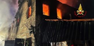 Caltana, a fuoco un casolare – FOTO E VIDEO L’incendio a Caltana