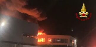 Prende fuoco a Ponzano il capannone di un’azienda chimica