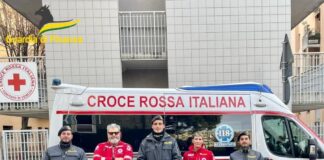Carburante sequestrato, la Guardia di Finanza lo dona alla Croce Rossa Carbunante sequestrato, la consegna alla Croce Rossa Italiana da parte della Guardia di Finanza