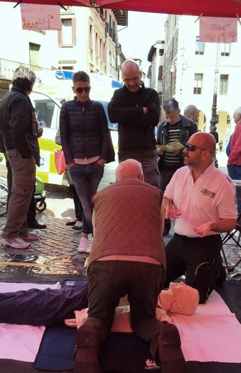 Foto evento divulgazione manovre di soccorso BLSD