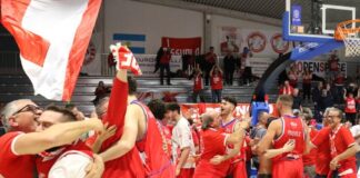 Gemini trionfa a Orzinuovi ed è prima in classifica Gemini Basket Mestre festeggia a Orzinuovi - foto Marco De Toni