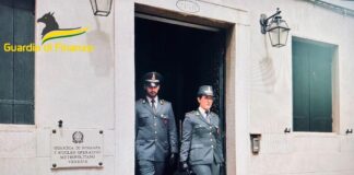 Non rilasciavano gli scontrini, la GDF chiude 20 esercizi pubblici a Venezia GDF di Venezia in azione