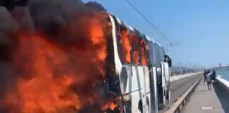 A fuoco un autobus sul Ponte della Libertà L'autobus a fuoco sul Ponte della Libertà - FOTO DAL WEB