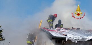 FOTONOTIZIA – Santa Maria di Sala, a fuoco i pannelli solari di una villa I pannelli solari in fiamme nella villa di santa Maria di Sala