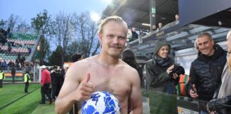 Venezia-Modena 5-0, poker di Pohjanpalo Venezia-Modena, Joel Pohjanpalo con il pallone della partita - foto Andrea Pattaro @Vision