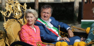 Ursula Von Der Leyen a Venezia Ursula Von Der Leyen a Venezia in gondola con il Sindaco Luigi Brugnaro