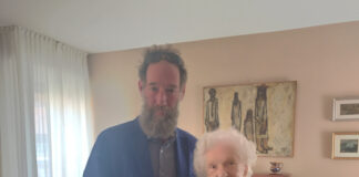 Maria Rode compie 100 anni La signora Maria Rode riceve l'omaggio dal presidente della Municipalità di Venezia Murano Burano, Marco Borghi