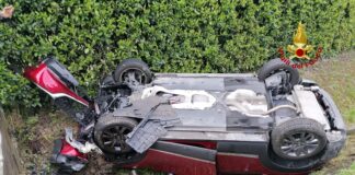 FOTONOTIZIA – Auto finisce nel fossato, un ferito L'auto finita nel fossato a Moniego di Noale