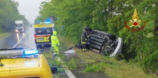 Romea, auto finisce fuori strada Romea, l'automobile finita fuori strada