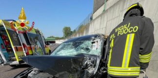 Autostrada A4, schianto tra due auto e un furgone: un ferito Autostrada A4, i soccorsi dopo l'incidente