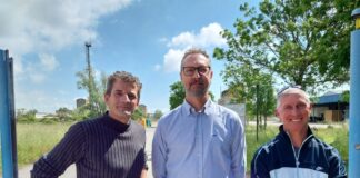 3V Sigma, dopo tre anni la ripartenza Incontro 3V Sigma, da sinistra: Marco Bello della Rsu Femca Cisl Venezia, Francesco Coco della segreteria di Femca Cisl Venezia, Massimo Bobbo, uno dei dipendenti di 3V Sigma