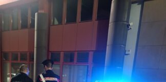 Colti sul fatto, ladri bloccano inquilino e scappano villorba