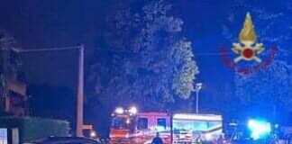 Scontro tra due auto, una persona incastrata tra le lamiere L’incidente stradale in cui una persona è rimasta incastrata tra le lamiere dell’auto