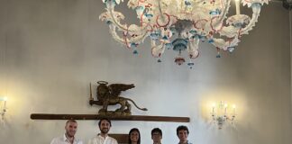 BelPaese Express inventa una web app per scoprire Venezia: premiati La consegna del galgiardetto al team BelPaese Express