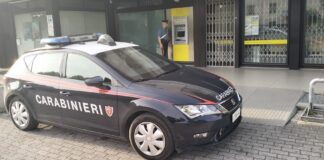 Oscurano la telecamera del Postamat ma arrivano i Carabinieri oscurano carabinieri