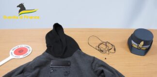Scoperto all’esame della patente con l’auricolare