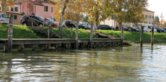 Parte la gara per il rifacimento di tre pontili sul Brenta Parte Riviera del Brenta l’idrovia Naviglio Brenta, a Oriago di Mira.