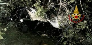 Eraclea, muore 34enne in un incidente stradale Eraclea, il recupero dell'automobile incidentata