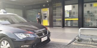 Beccati dai Carabinieri a fare acquisti con carta rubata Beccati carabinieri acquisti carta rubata