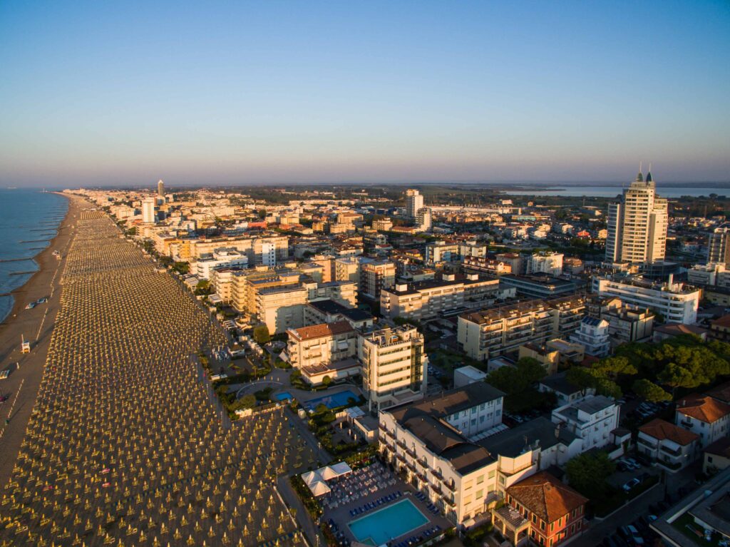 Jesolo, la spiaggia all'alba